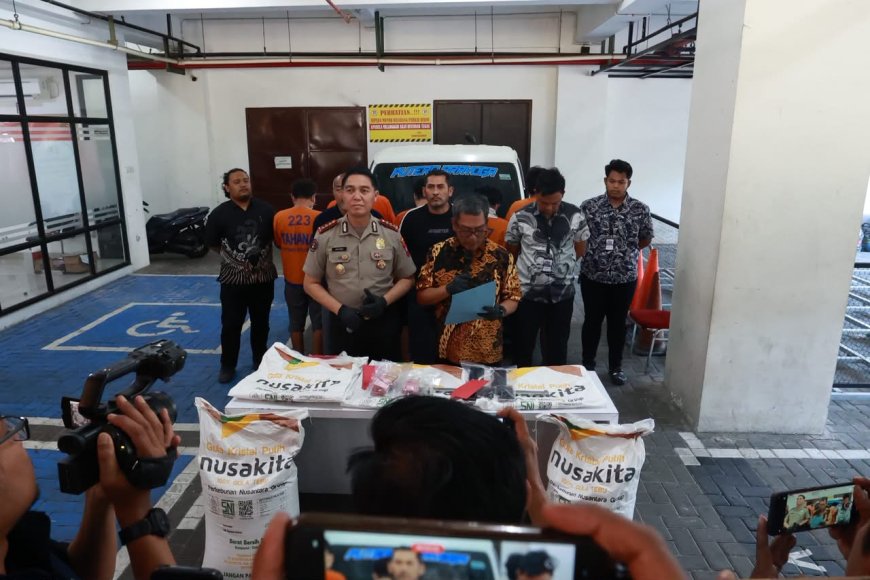 Polda Jatim Ungkap Dugaan Penipuan dan Penggelapan 185 Ton Gula, 11 Tersangka Diamankan